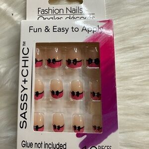 🩷5/$10 Sassy+Chic Fashion Nails with Pink and Black Bow Design